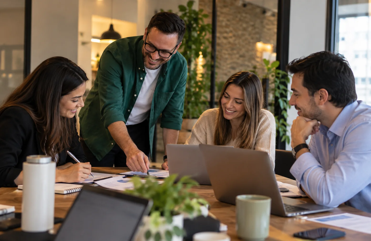 Reunión de trabajo con revisión de información financiera